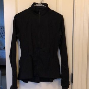 Lululemon jacket size 6 brand new condition